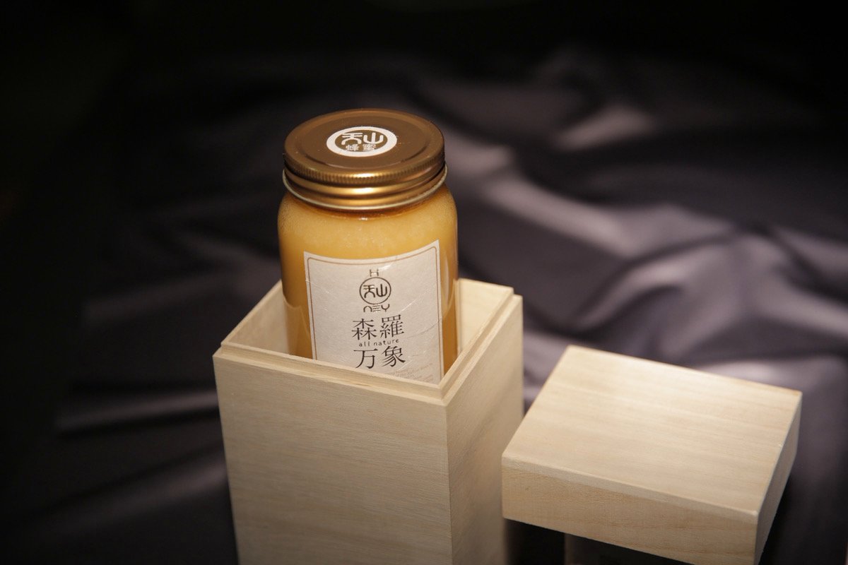 桐箱入りの森羅万象 天山蜂蜜(ギフト包装)